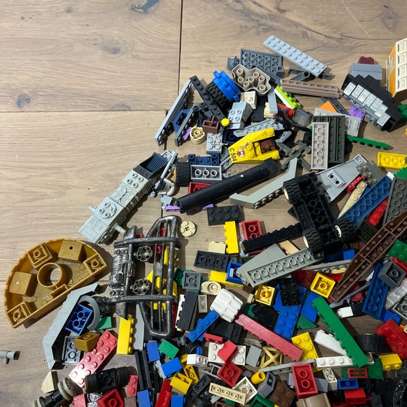 Bulk Assorted Lego Pieces 4.14 Lbs. - Picture 5 of 8